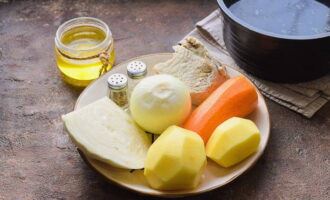 Как приготовить щи из свежей капусты со свининой? Подготовим продукты, Овощи очищаем и промываем. Свинину отвариваем до готовности и получения бульона.